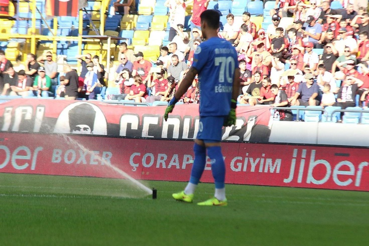 Süper Lig’de ilginç anlar Maç oynanırken kimse ne olduğunu anlayamadı