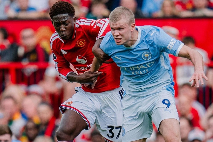 Manchester derbisinde inanılmaz zafer 67 dakika 10 kişi oynayıp kazandılar