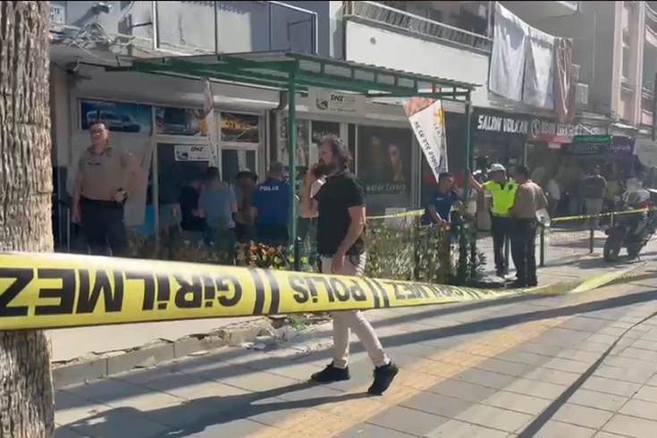 Uzaklaştırma kararına rağmen eşinin iş yerine gitti Önce eşini vurdu, ardından intihar etti