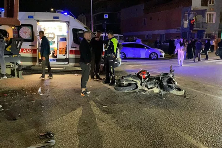 İnegöl’de feci kaza Motosiklet vinçle çarpıştı, 21 yaşındaki sürücü öldü