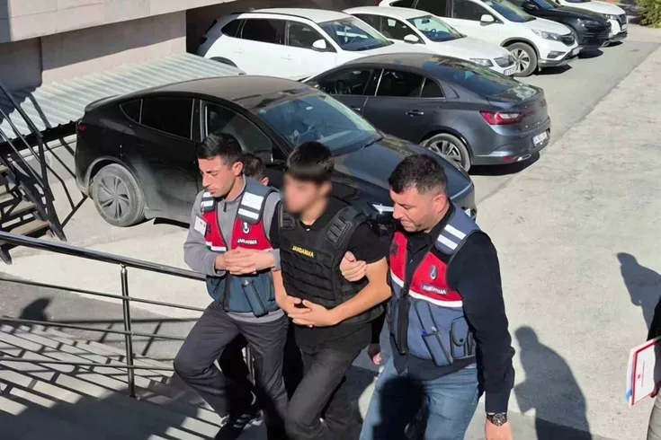 Eskişehir’de 3 kardeşe bakan amcasını silahla vuran 15 yaşındaki yeğen adliyede