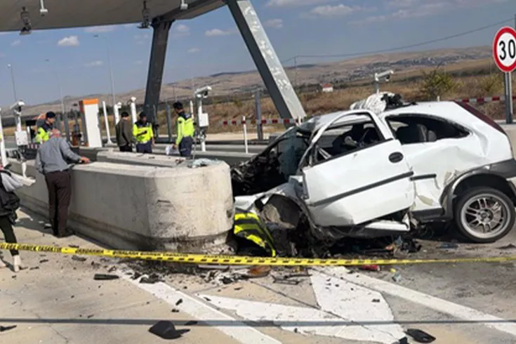 Aksaray’da feci kaza Beton bariyere çarpan sürücü hayatını kaybetti