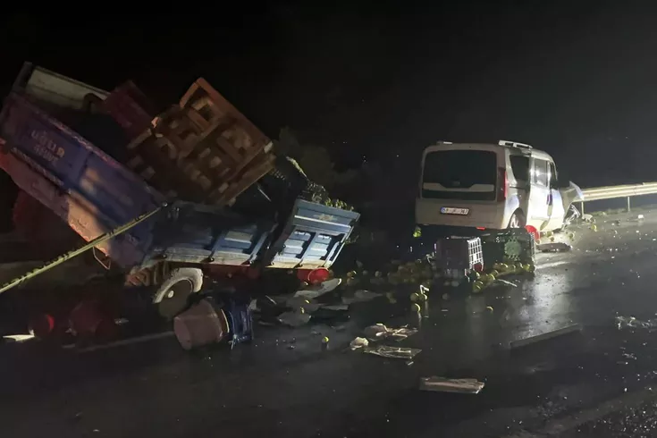 Sakarya Geyve’de 3 araçlı zincirleme kazada 2 kişi öldü, 2 kişi yaralandı