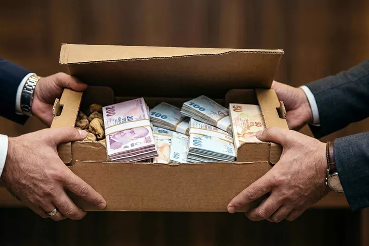 İzmir’de incir kutusunda 300 bin TL rüşvetle suçüstü yakalanan müfettiş tutuklandı