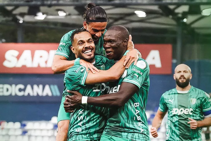 Bu adam 34 yaşında Aboubakar şov yapmaya devam ediyor