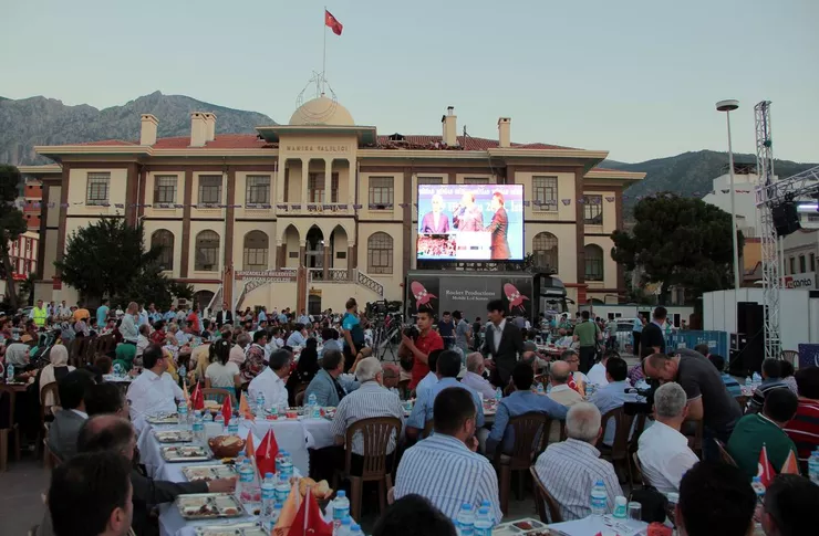 Manisa\'da İftar Programı