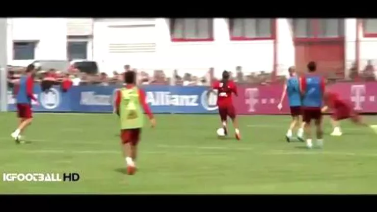 Guardiola Vidal\'e Tekmeyi Bastı!