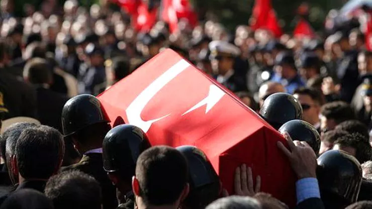 Hakkari\'de Askeri Aracın Geçişi Sırasında Patlama: 2 Şehit