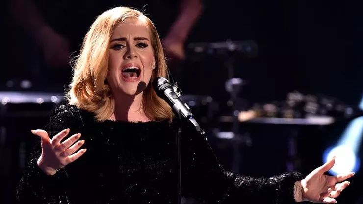 Adele\'in Özel Fotoğrafları Hacklendi