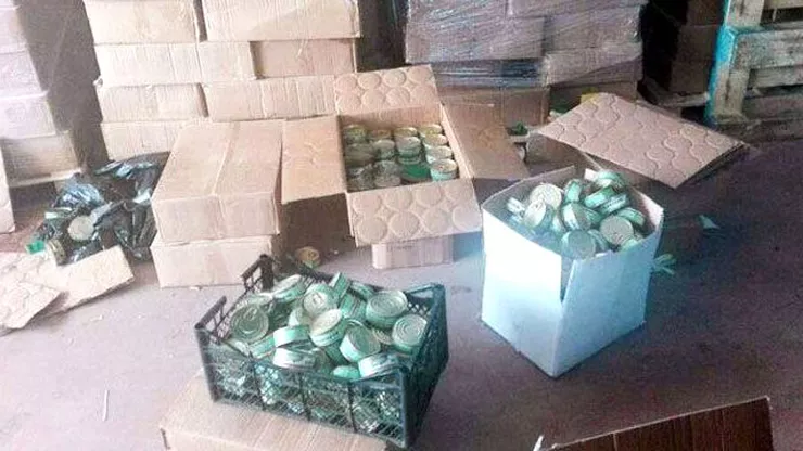 Tarihi Geçmiş 150 Bin Adet Konserveyle Yakalandılar, "Mama Yapacaktık" Dediler