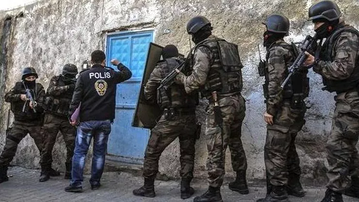 Gaziantep\'te Kendini Patlatan Canlı Bombanın Evine Operasyon