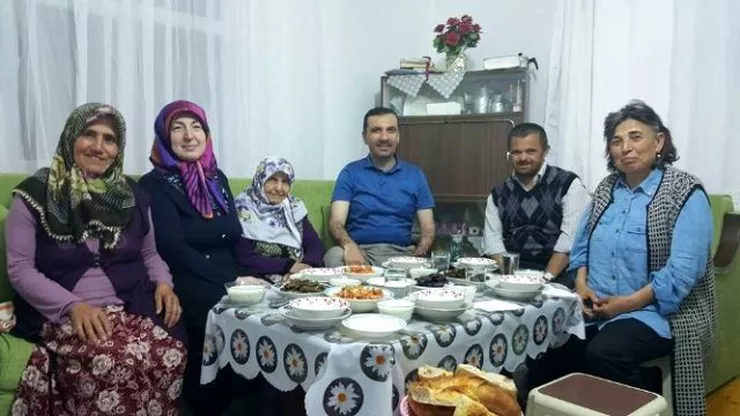 Sarıcaoğlu\'ndan Çat Kapı İftar Programı
