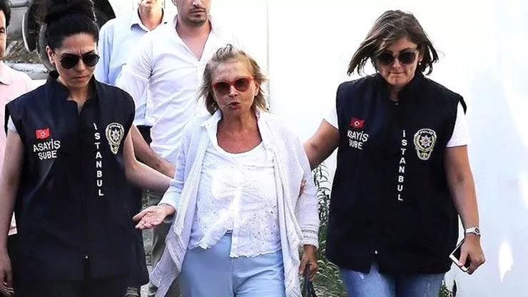 Gazeteci Nazlı Ilıcak\'ın da Aralarında Bulunduğu 17 Gazeteci Tutuklandı