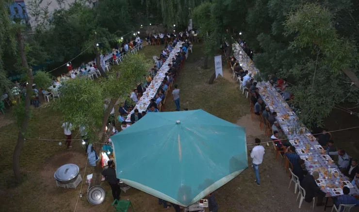 Bitlis İhh\'dan İftar Programı