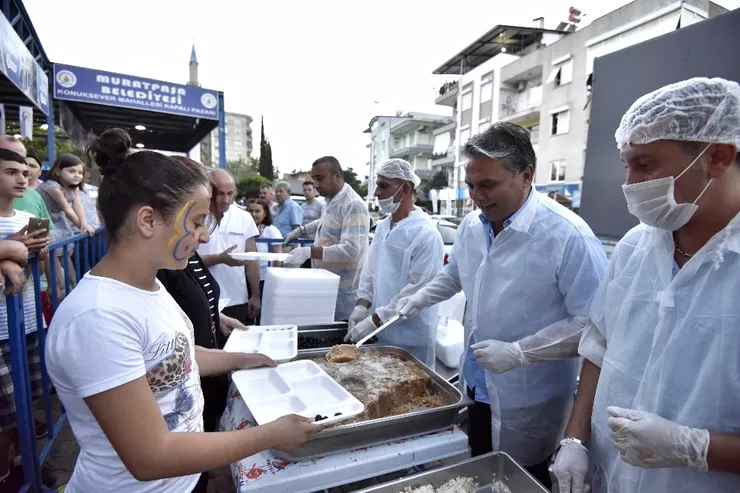 Konuksever\'e İftar Sofrası