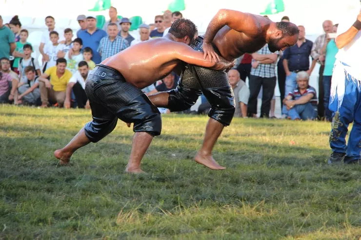 Düzce\'de Orhan Okulu Başpehlivan