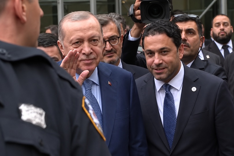 New York’ta Türk şöleni Cumhurbaşkanı Erdoğan Türkevi’ne geldi, 7’den 70’e vatandaşlar karşıladı