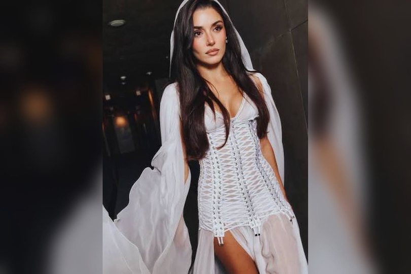 Hande Erçel Milano’da tüm bakışları üzerine topladı Gecenin en dikkat çeken isimlerinden oldu