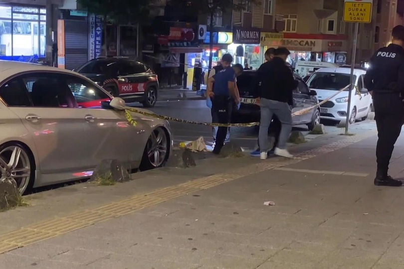 Esenler’de bıçakla ekiplere koşan şüpheli, ihtara uymayınca vurularak durduruldu