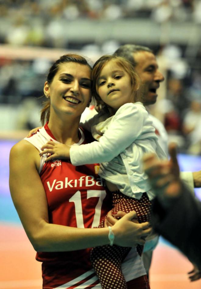 Https Www Sondakika Com Fotogaleri Sultanlar Avrupa Ucuncusu Avrupa Kadinlar Voleybol Sampiyonasi 3 Luk Macinda Italya Ile Karsilasan Milli Takimimiz Mucadeleyi 2 3 Kazandi Sultanlar Avrupa Ucuncusu Https Foto Sondakika Com Galeri 2011 10 02