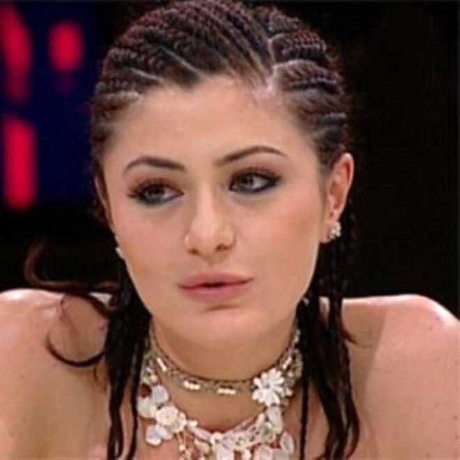 Oyuncu Deniz Çakır, Estetikli Haliyle Objektiflere Yakalandı Son Dakika