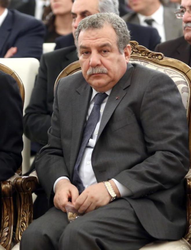 Bakan Güler, Cebinden Çıkardığı Ceviz ve Hurmaları Yedi Son Dakika
