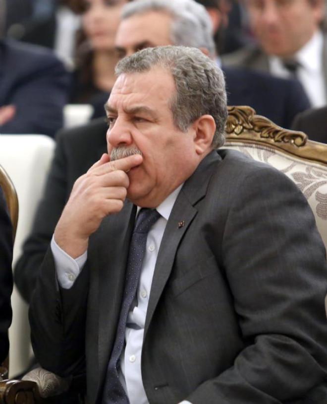 Bakan Güler, Cebinden Çıkardığı Ceviz ve Hurmaları Yedi Son Dakika