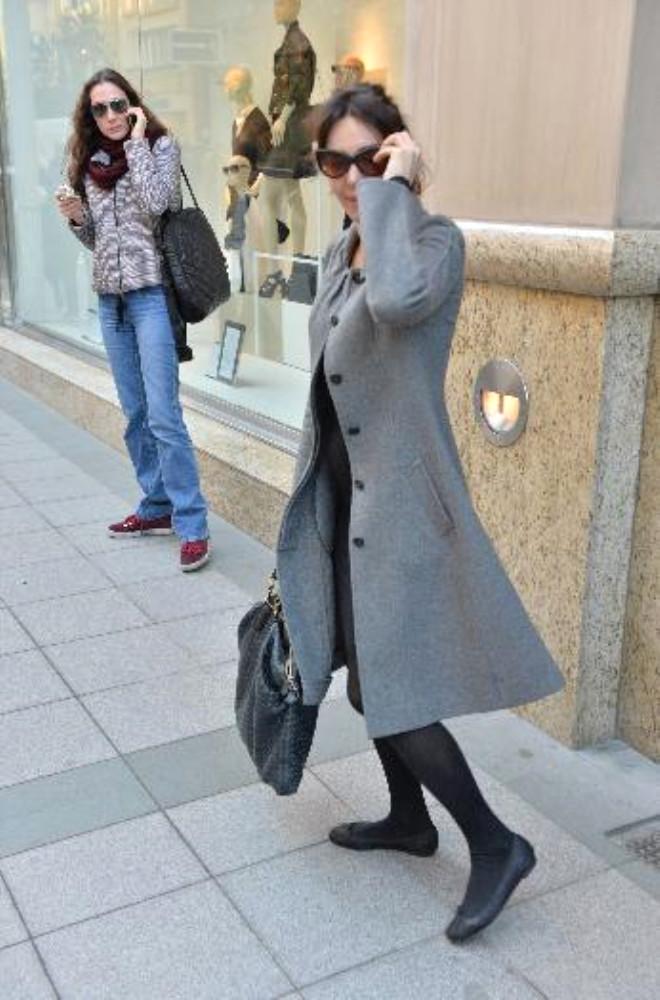 Hande Ataizi’nin Göbeği Belirginleşti Son Dakika