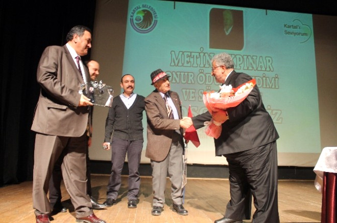 Kartal Belediyesi’nden Metin Akpınar’a Onur Ödülü Son Dakika