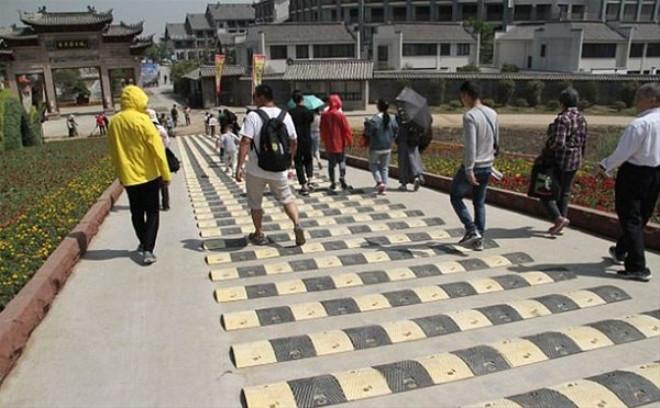 Trafik ışığı: Çocuklu hikaye-rol oyunları için garip bir iş Trafik ışığı: Çocuklu hikaye-rol oyunları için garip bir iş