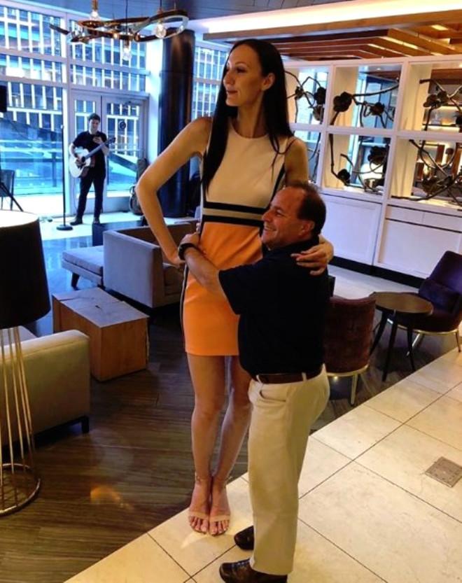 İşte Dünyanın En Uzun Bacaklı Kadını Tam 1 Metre 33 Santim Son Dakika