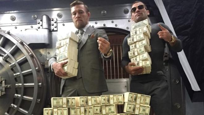 MCGREGORA, LÜKS ŞEYLERİ KULLANMASI İÇİN PARA VERİYORLAR