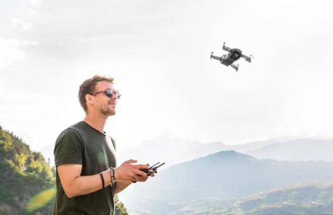 Sivil veya ticari drone pilotu