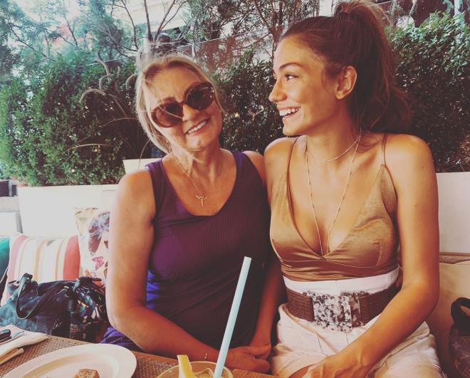 Demet Özdemir annesi Ayşen Yener