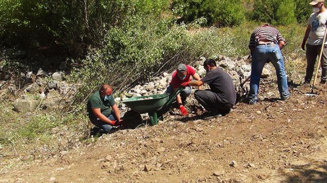 KAÇAK KAZICILAR TİYATROYU DİNAMİT İLE PATLATTI