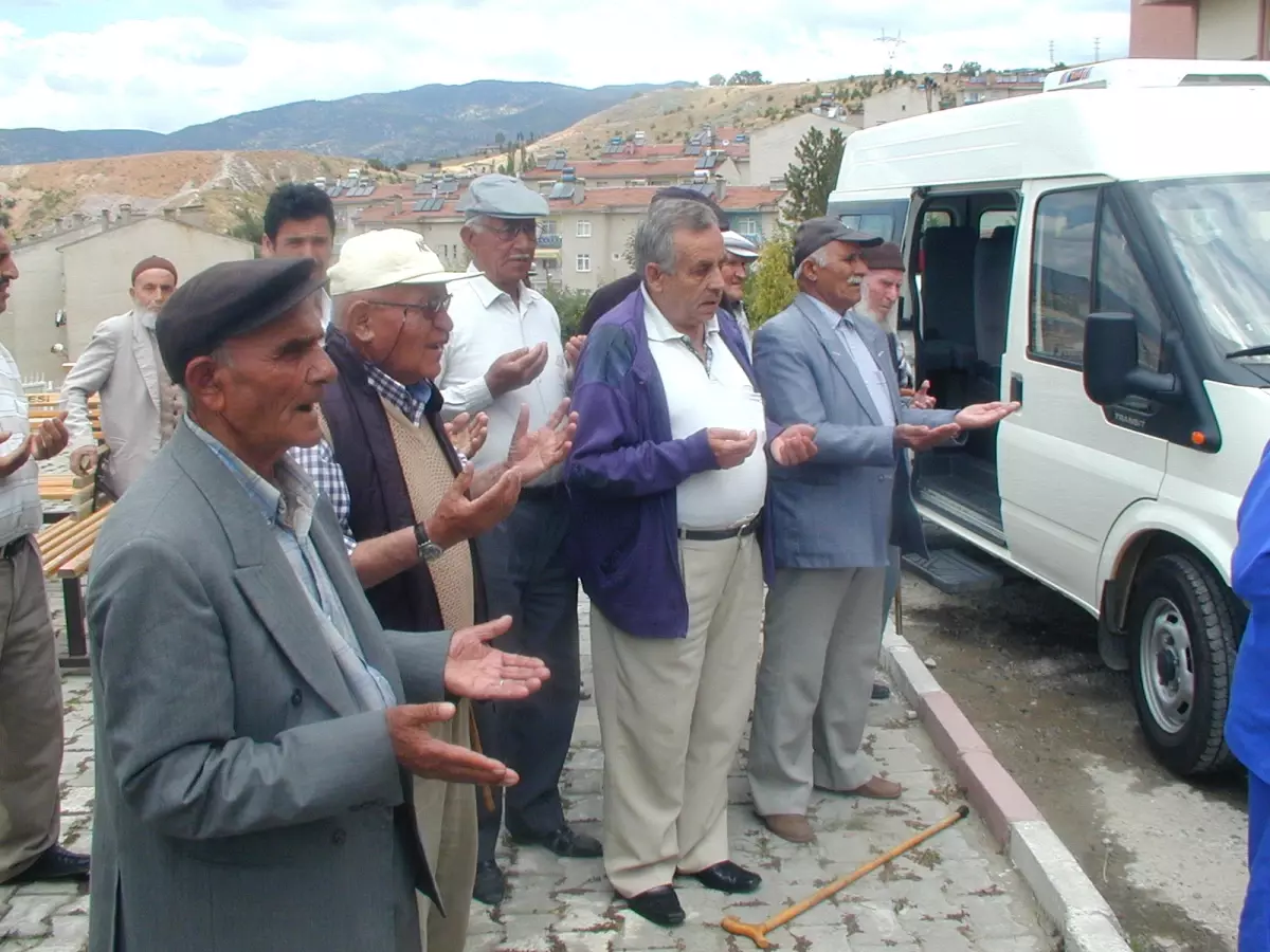 Tokat: Tokat Huzurevi Sakinleri Minibüse Kavuştu