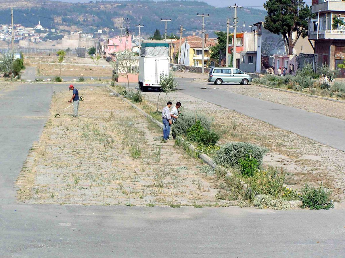 Çanakkale: Çanakkale'de İnönü Caddesi'nde Yaşanan Otopark Problemine Çözüm Aranıyor