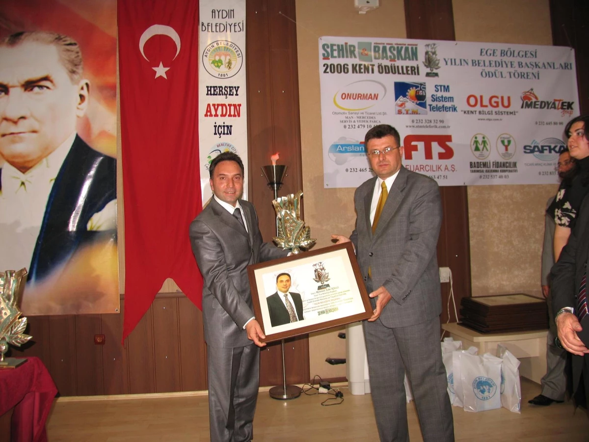 Başkan Mehmet Sıtkı İçelli Yılın Belediye Başkanı Seçildi