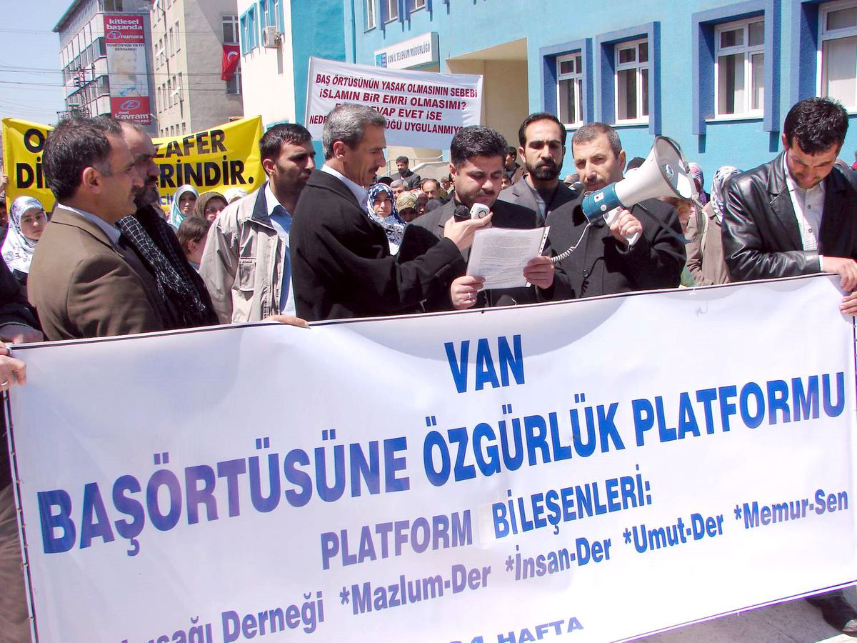 Van'da 'Başörtüsüne Özgürlük' Konulu Basın Açıklaması