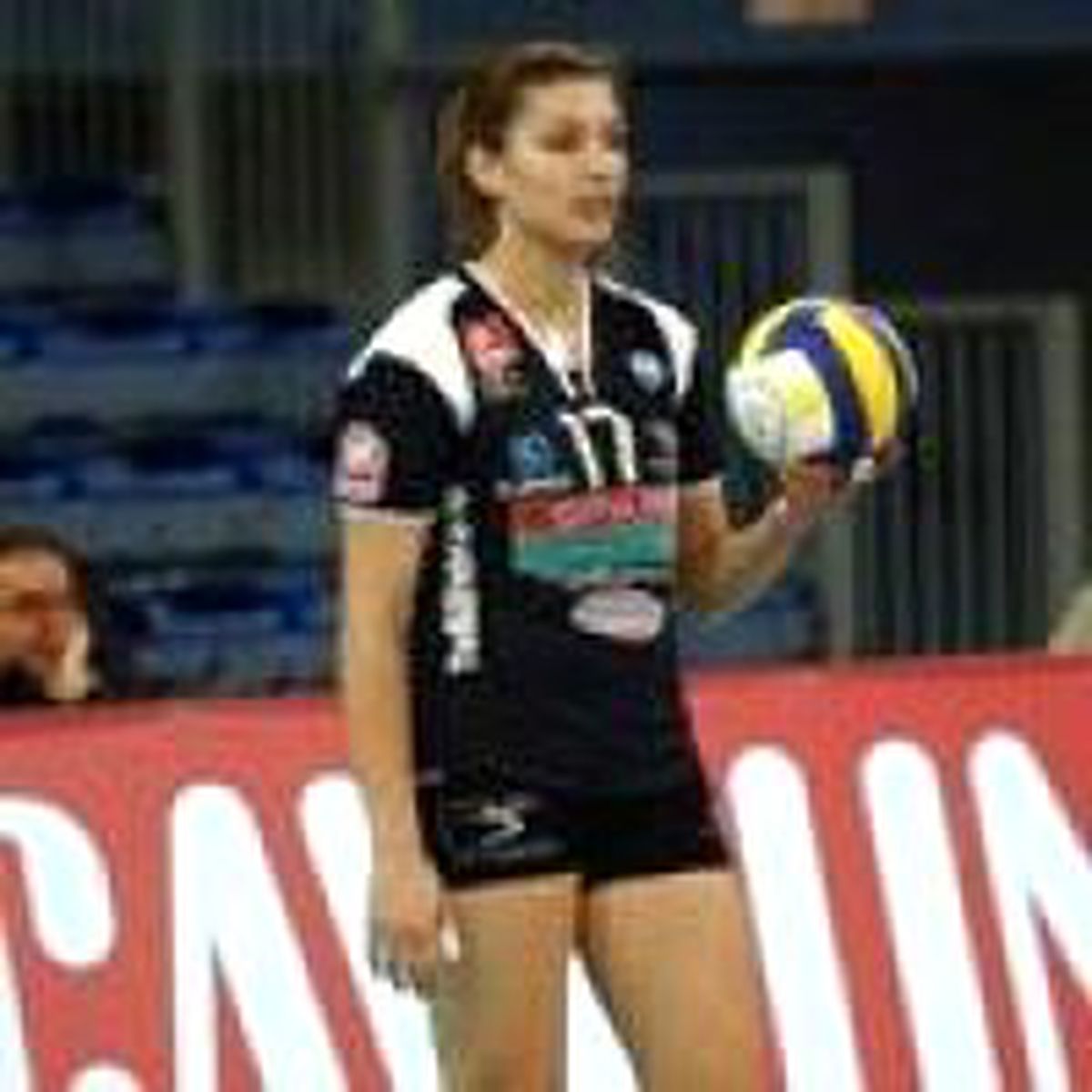 Neslihan İspanya'da Yine Zirvede