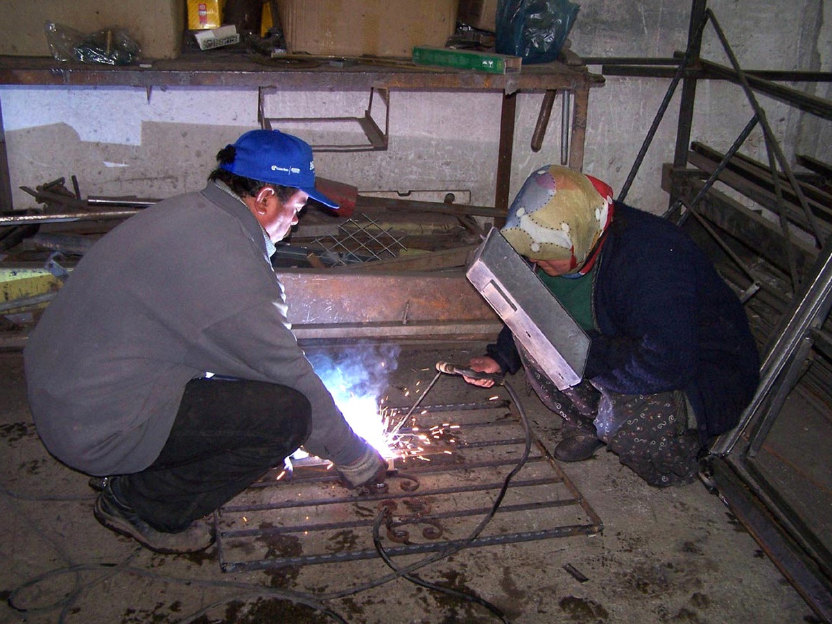 Kadın Demirci Yaptığı İşle Erkekleri Aratmıyor