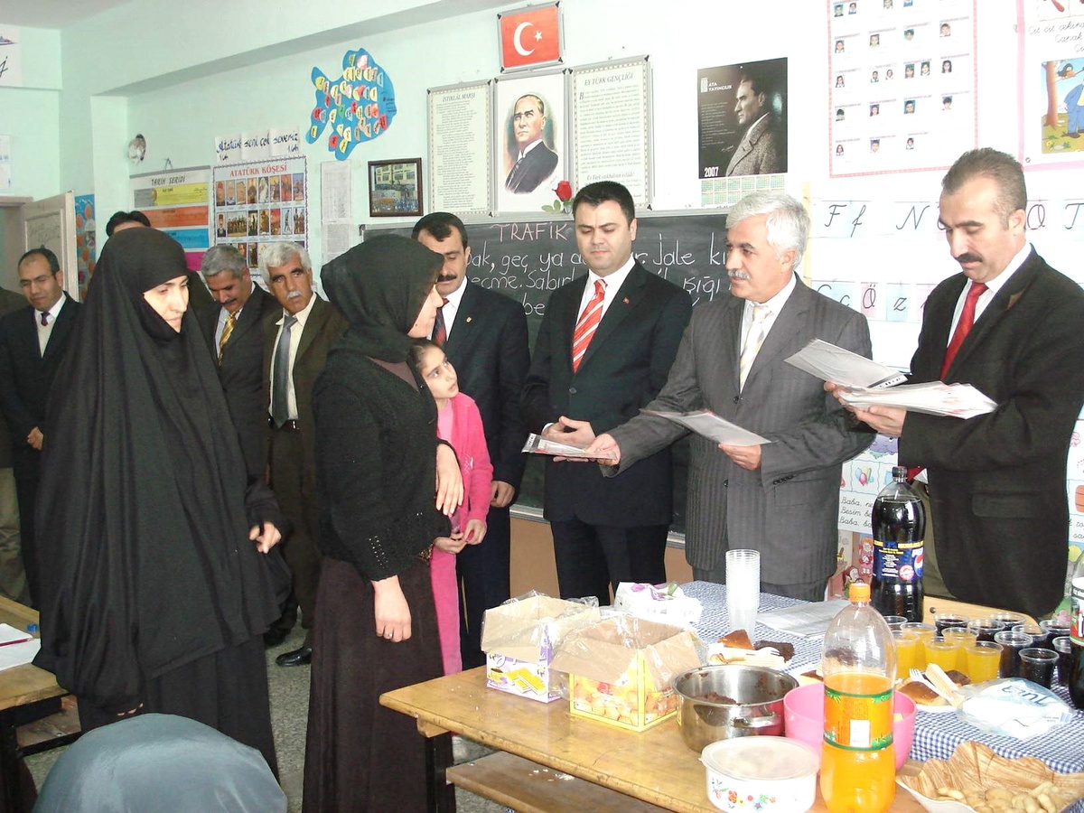2. Kademe Okuma-yazma Kursunu Bitirenler Sertifikalarını Aldı