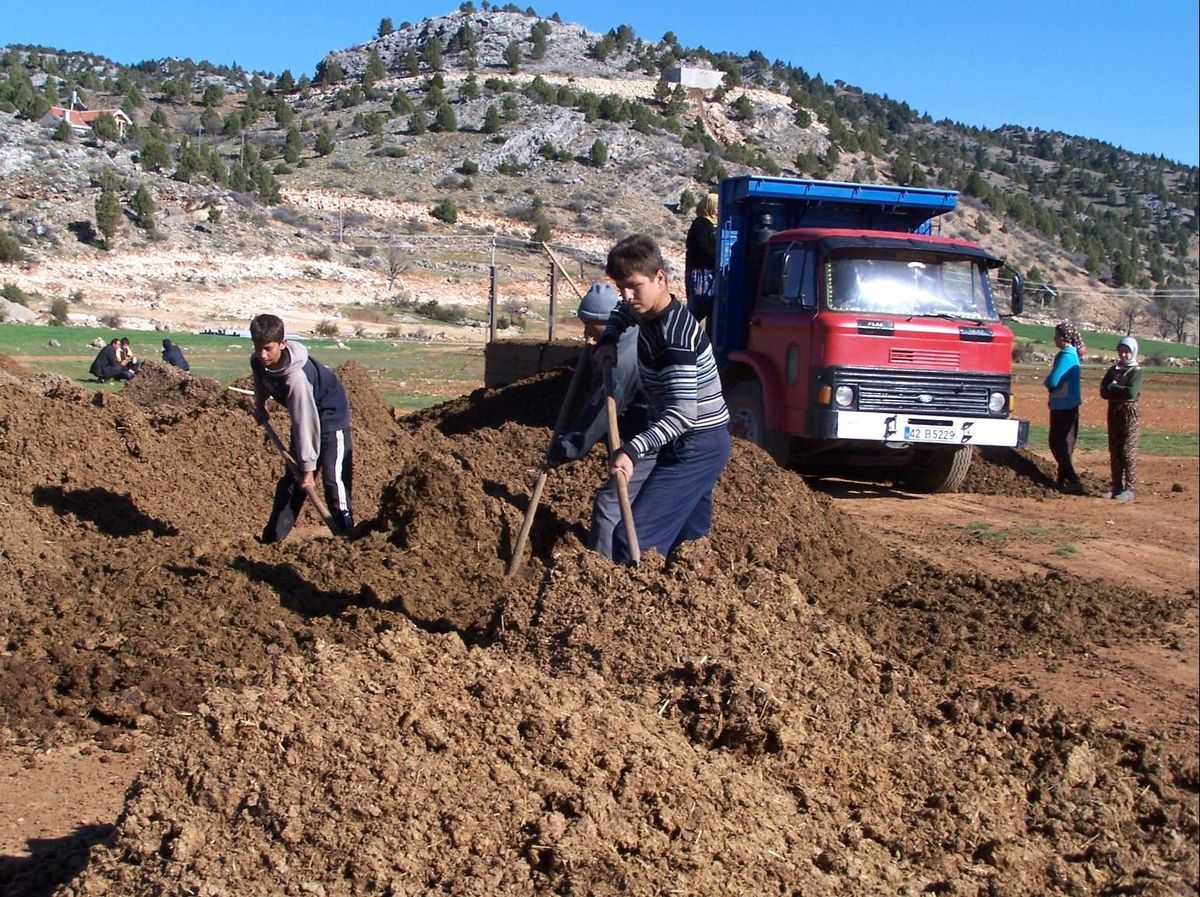 Antalyalı Seracıların Gözdesi Toroslar\'ın Doğal Gübresi