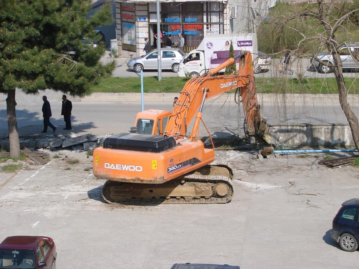 Karasu Hükümet Konağı Bahçesi Düzenleniyor