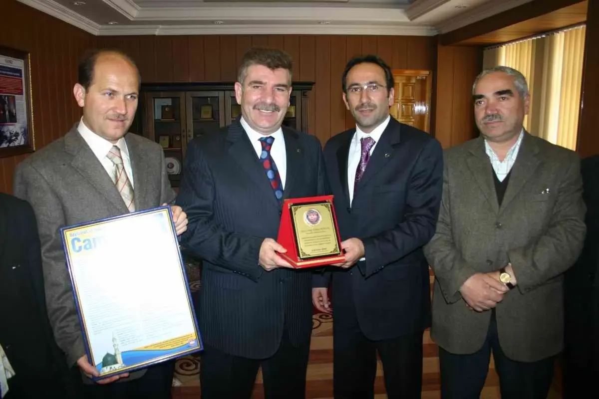 Başkan Birdal\'a Plaket…