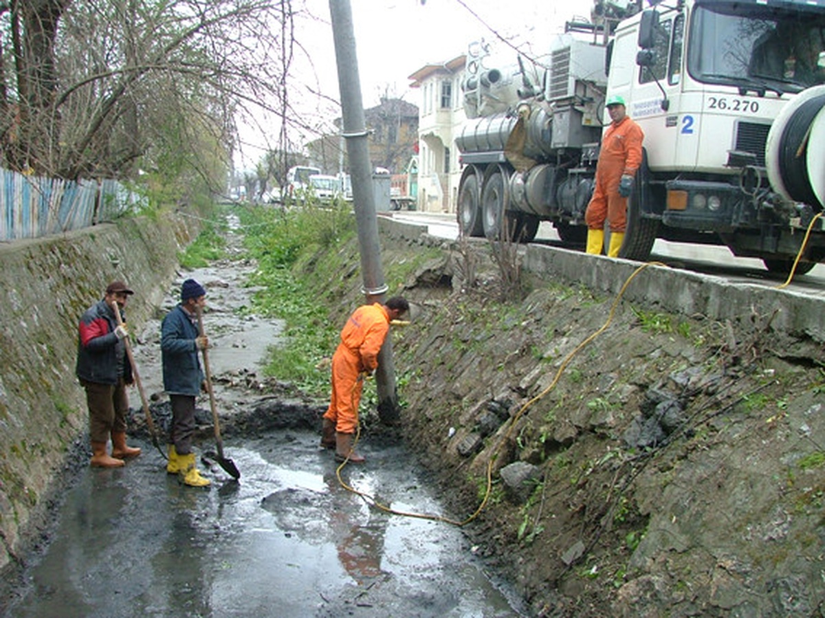 Bozüyük'te Kanal Temizliği