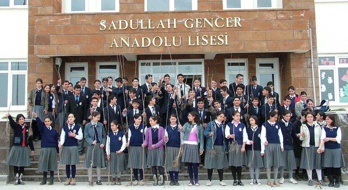Bitlis\'in Ahlat İlçesinde Ağaçlandırma Çalışmaları