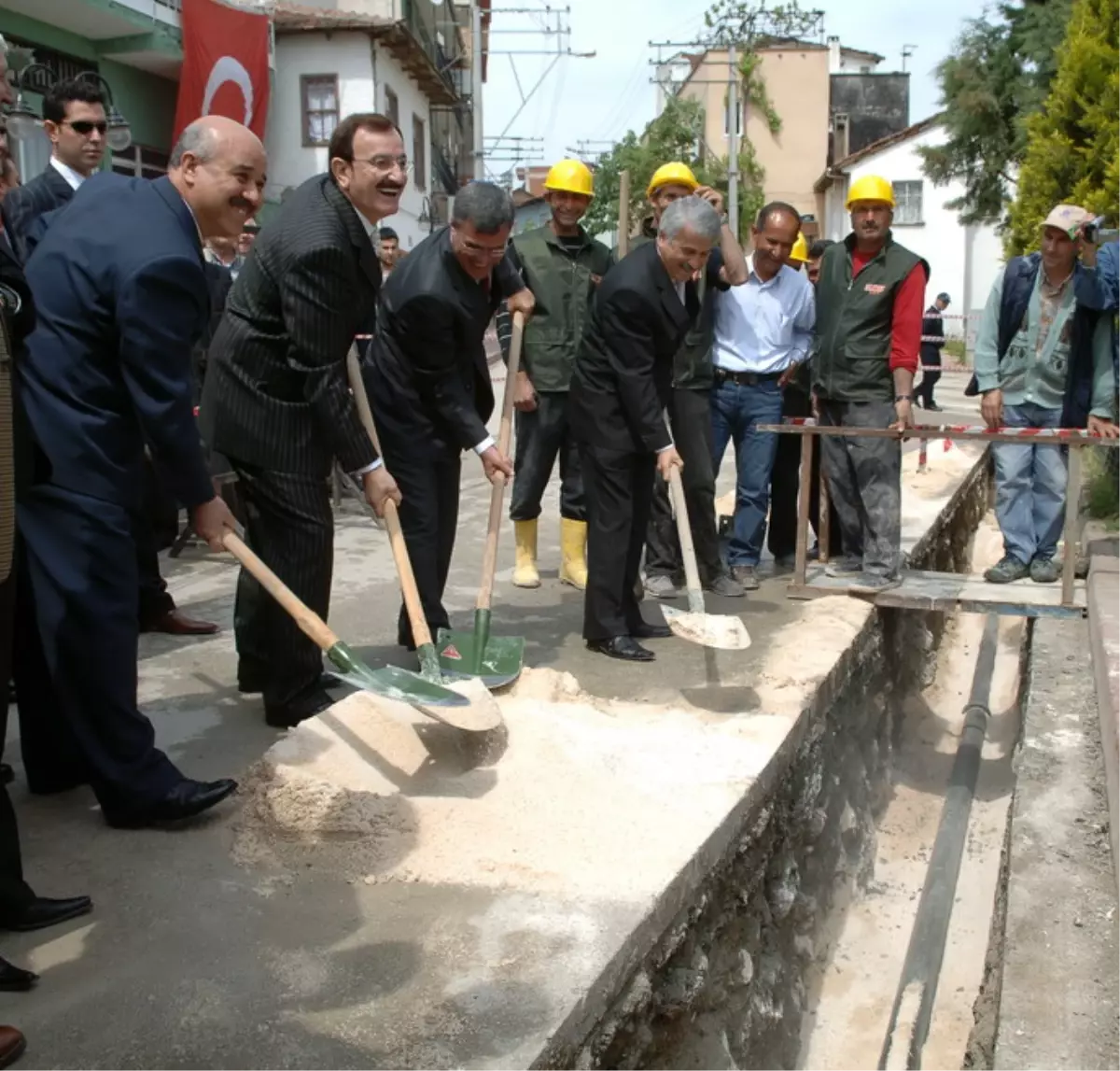 Bursa Büyükşehir Belediyesi\'nden Görükle Beldesi\'ne Altyapı Desteği