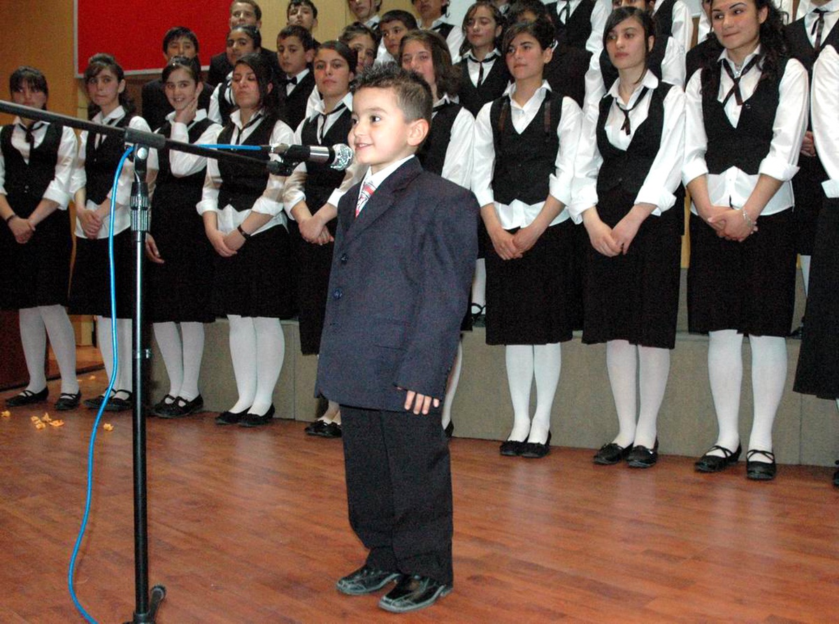 Yurt Ogrencılerınden Turk Sanat Muzıgı Konserı