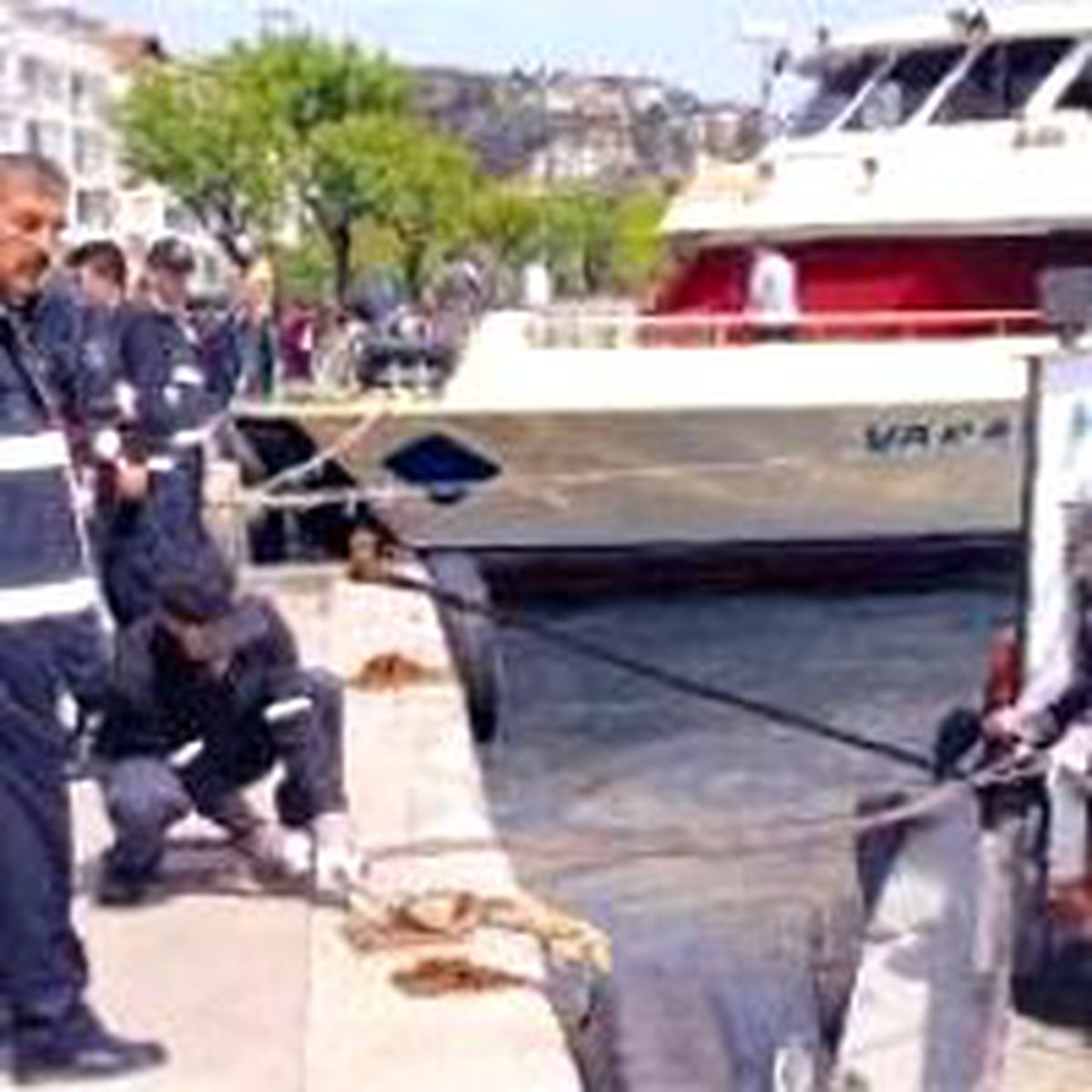Yüzer Lokantalara Boğaz Yasağı Geldi